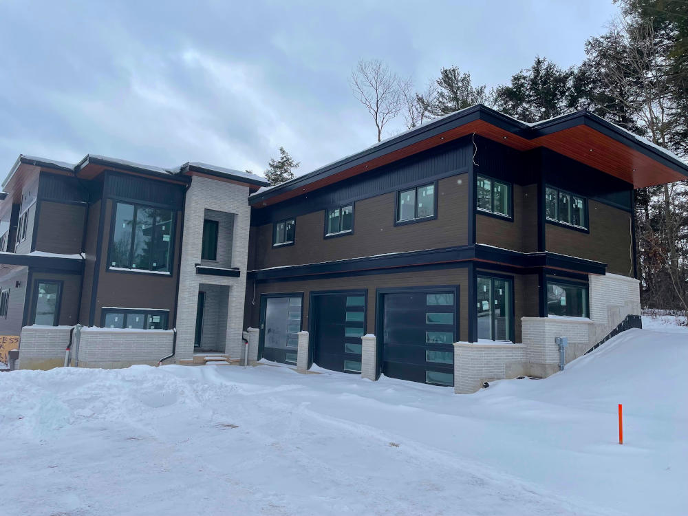 Green-Lake-House-Caledon-Village exterior showing new lux steel siding, soffit, fascia and window capping